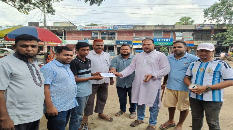 দিনাজপুর বীরগঞ্জে ভ্যান শ্রমিকের মেধাবী সন্তানকে সংবর্ধনা ও 