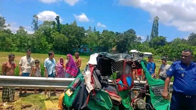 কুড়িগ্রাম রাজারহাটে পিকআপ-সিএনজি মুখোমুখি সংঘর্ষে নিহত ১, আহ